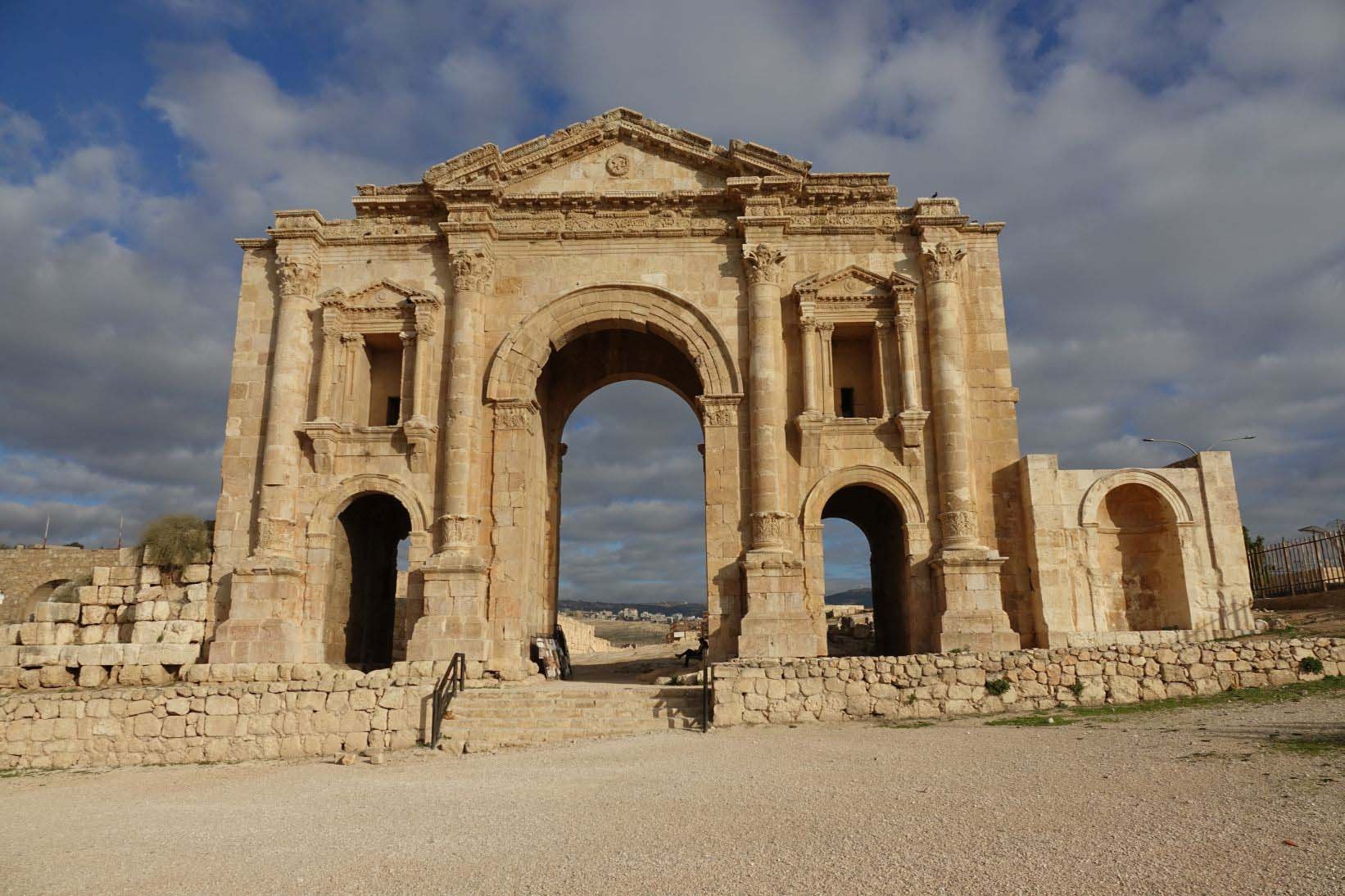 hadriansbogen in jerash